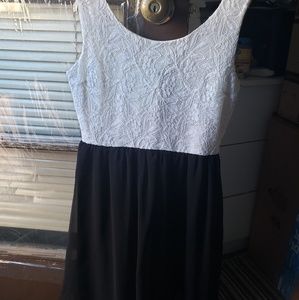 Forever 21 White & Black sundress